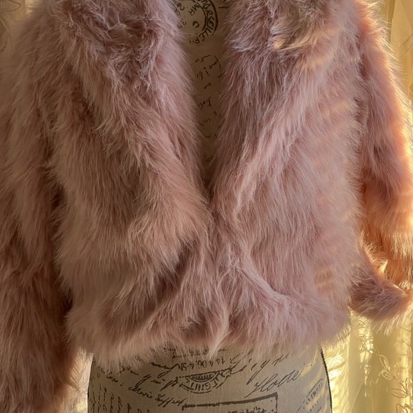 Pink faux fur cropped coat. - Picture 8 of 10